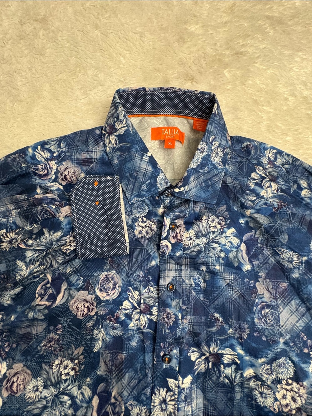 TALLIA Sport Blue Floral Print XL
Long Sleeve Button Down Contrast
Flip Cuff